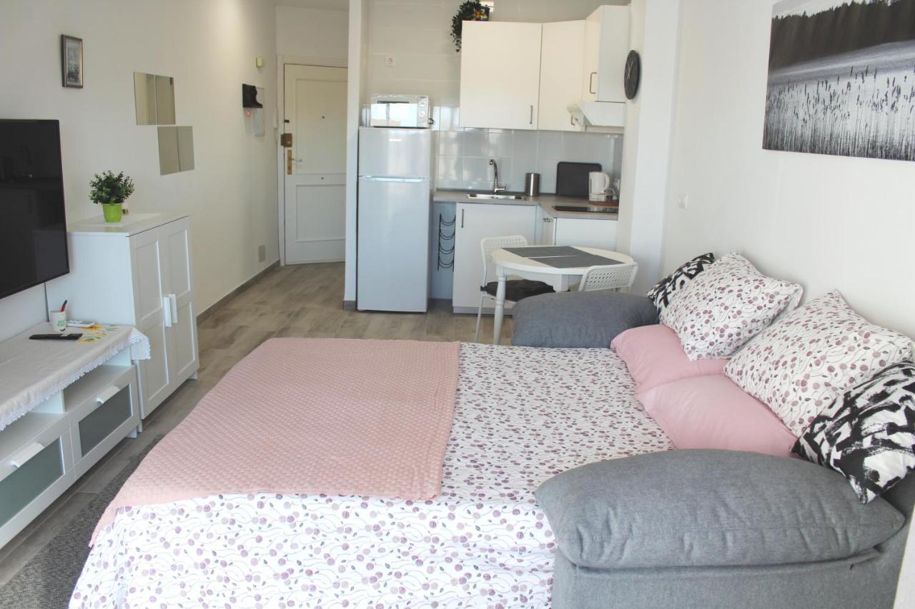 Charming Studio Nerja With Pool ภายนอก รูปภาพ