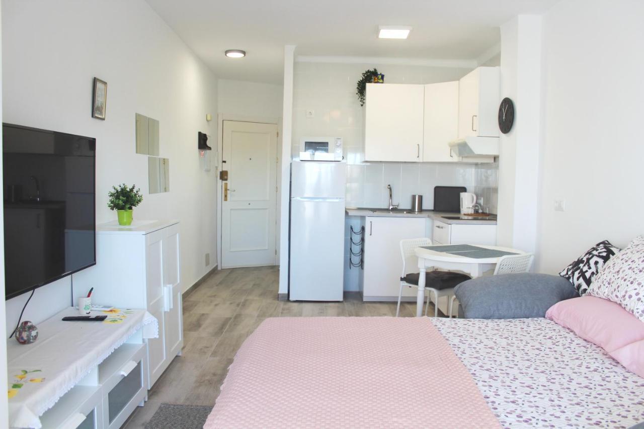 Charming Studio Nerja With Pool ภายนอก รูปภาพ